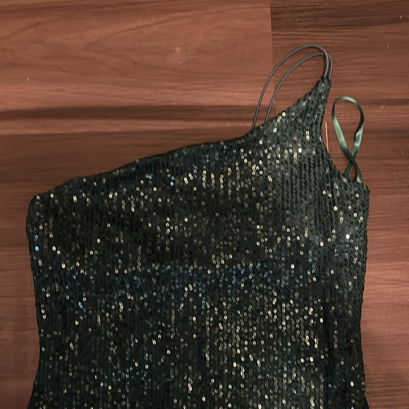 Green formal sequined dress - Picture 4 of 9